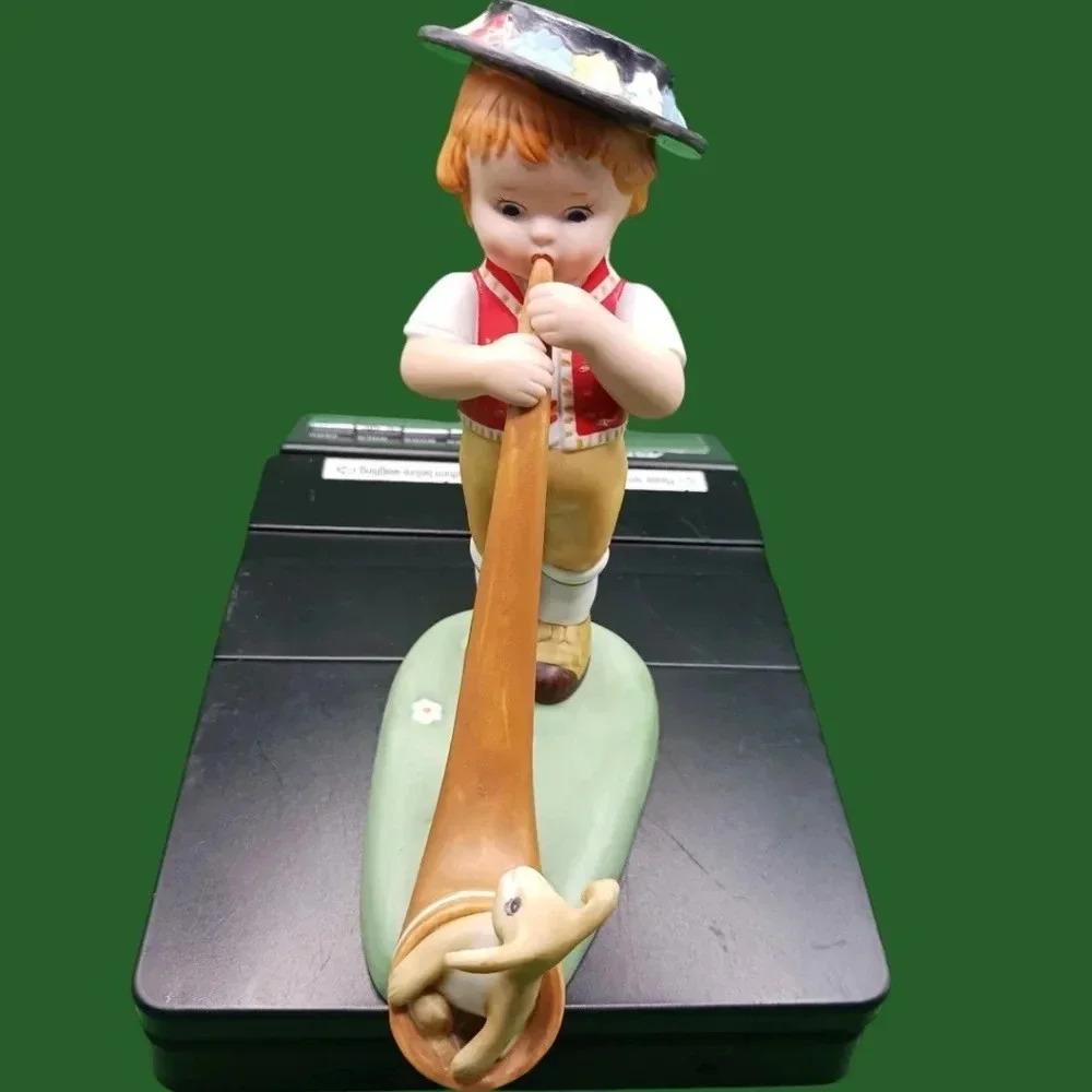 Franklin mint porcelain UN children stefan from czechoslovakia "6" tall